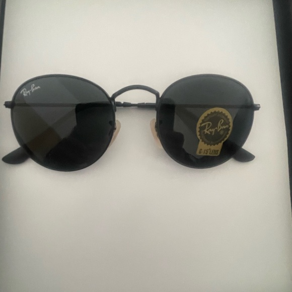 Ray-Ban Black Frame Sunglasses - Picture 3 of 7